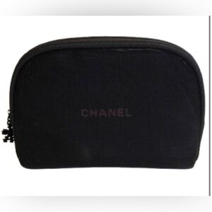 CHANEL BLACK MESH COSMETIC BAG • ZIP CLOSE W CHANEL LOGO PULL